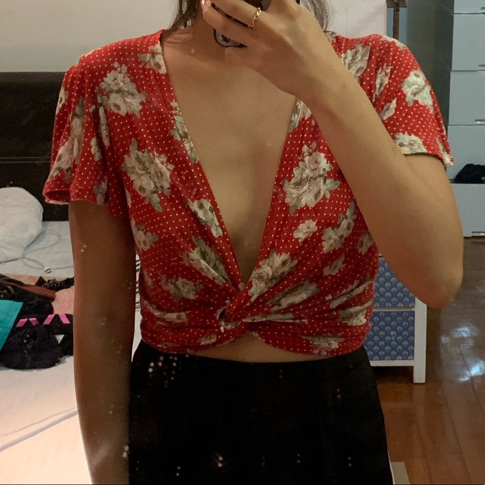 SALE ENDS 1/10:   TILLY'S red rose top